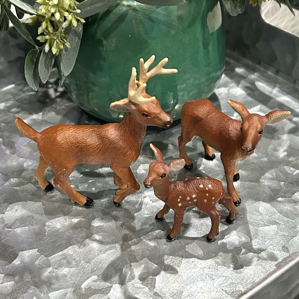 Safari LTD Family‎ Of Deer-Stag-Deer-Fawn Figurine Toy Bundle Animal Wildlife